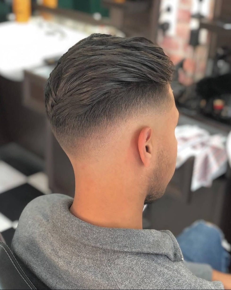 Slick Back mit Taper