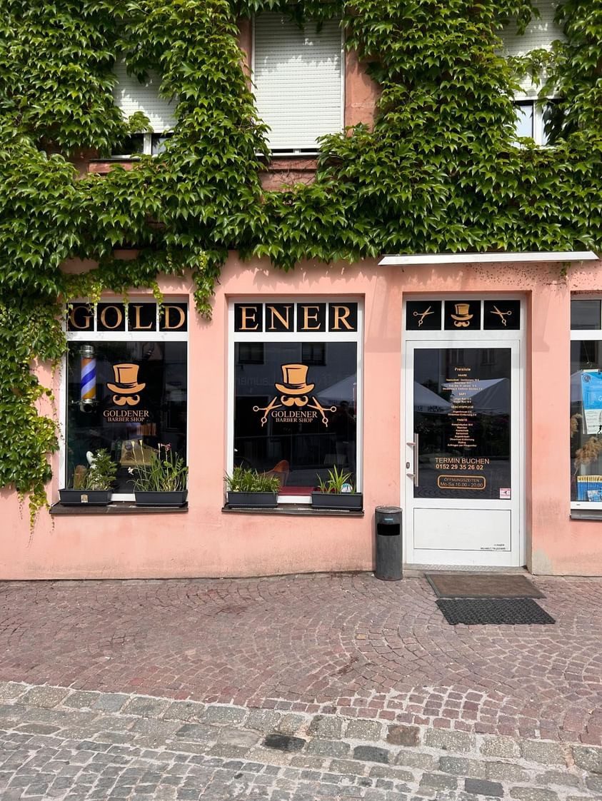 Goldener Barbershop